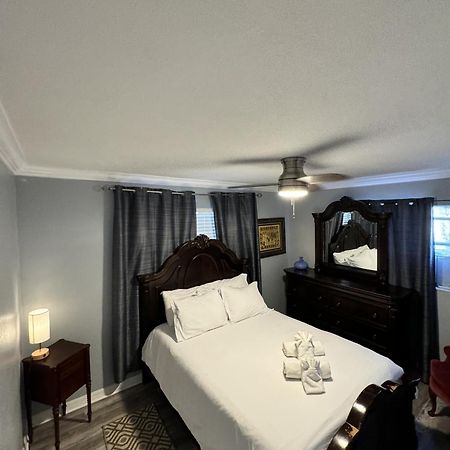 Downtown Single Family Modern Bungalow Close To Beaches And Dining Home Sarasota Bagian luar foto