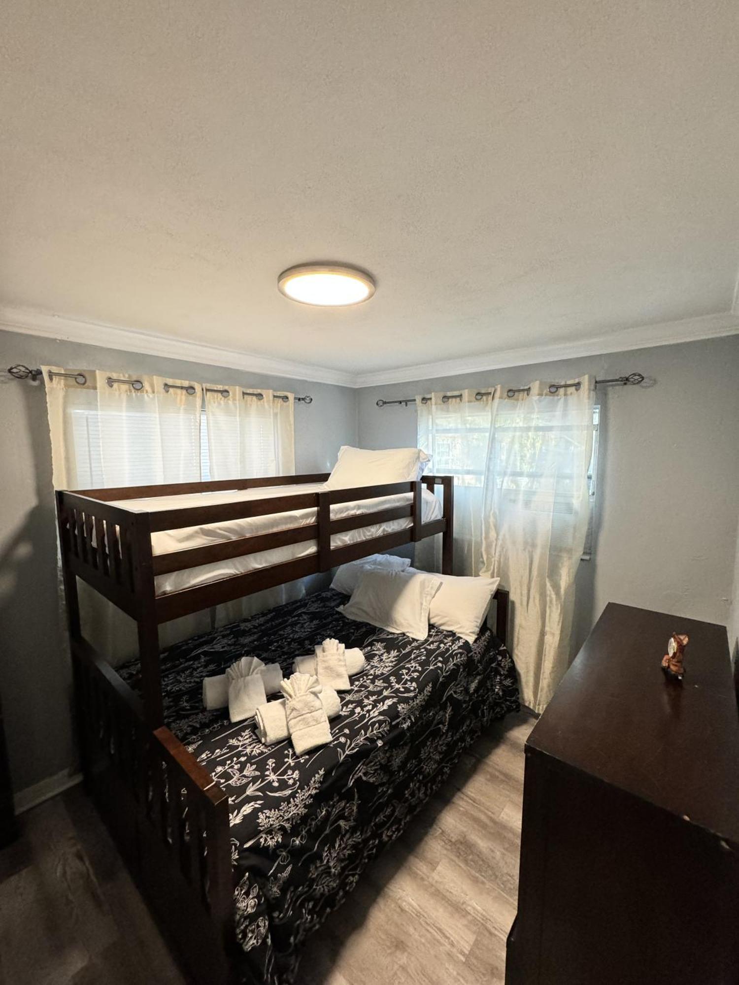 Downtown Single Family Modern Bungalow Close To Beaches And Dining Home Sarasota Bagian luar foto